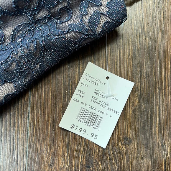 🆕 DAVID'S BRIDAL long lace cap sleeve dress with keyhole back SZ 3 - Picture 5 of 10